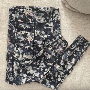 NWOT Lululemon Leggings size 4